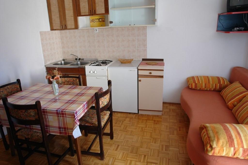 Beautiful Apartment In Crikvenica With Kitchen Kamer foto