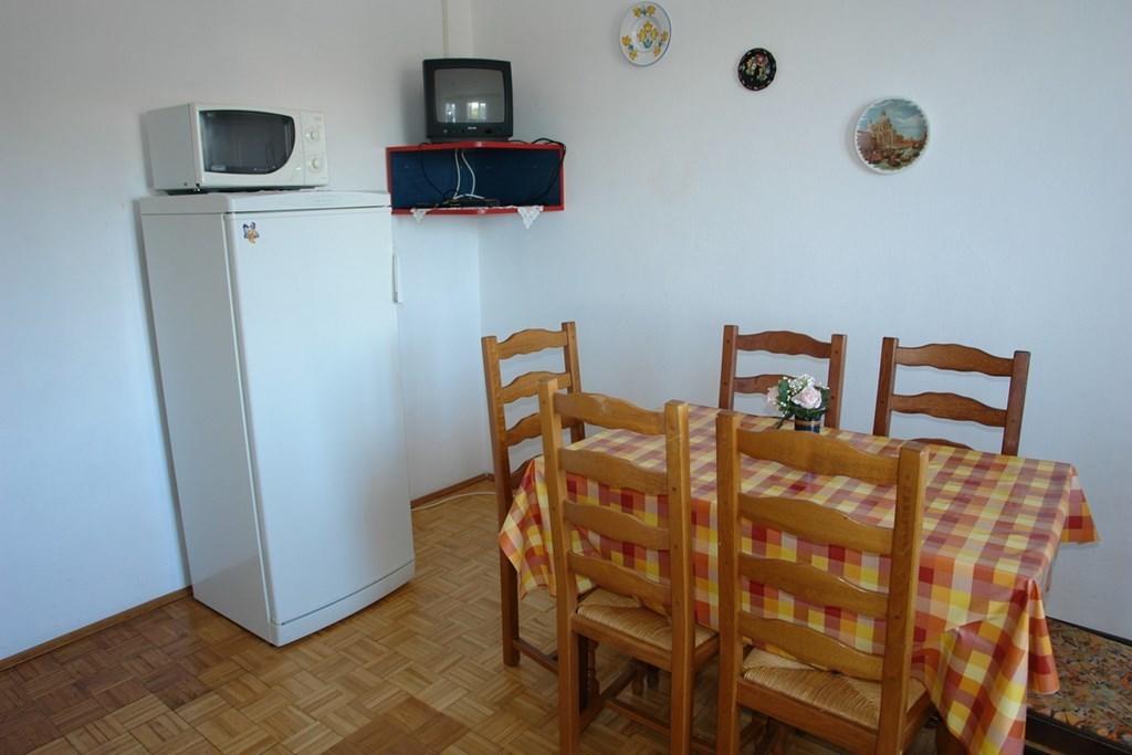 Beautiful Apartment In Crikvenica With Kitchen Kamer foto